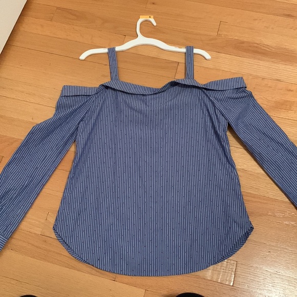 BCBG  off the shoulder Button up - Picture 3 of 3